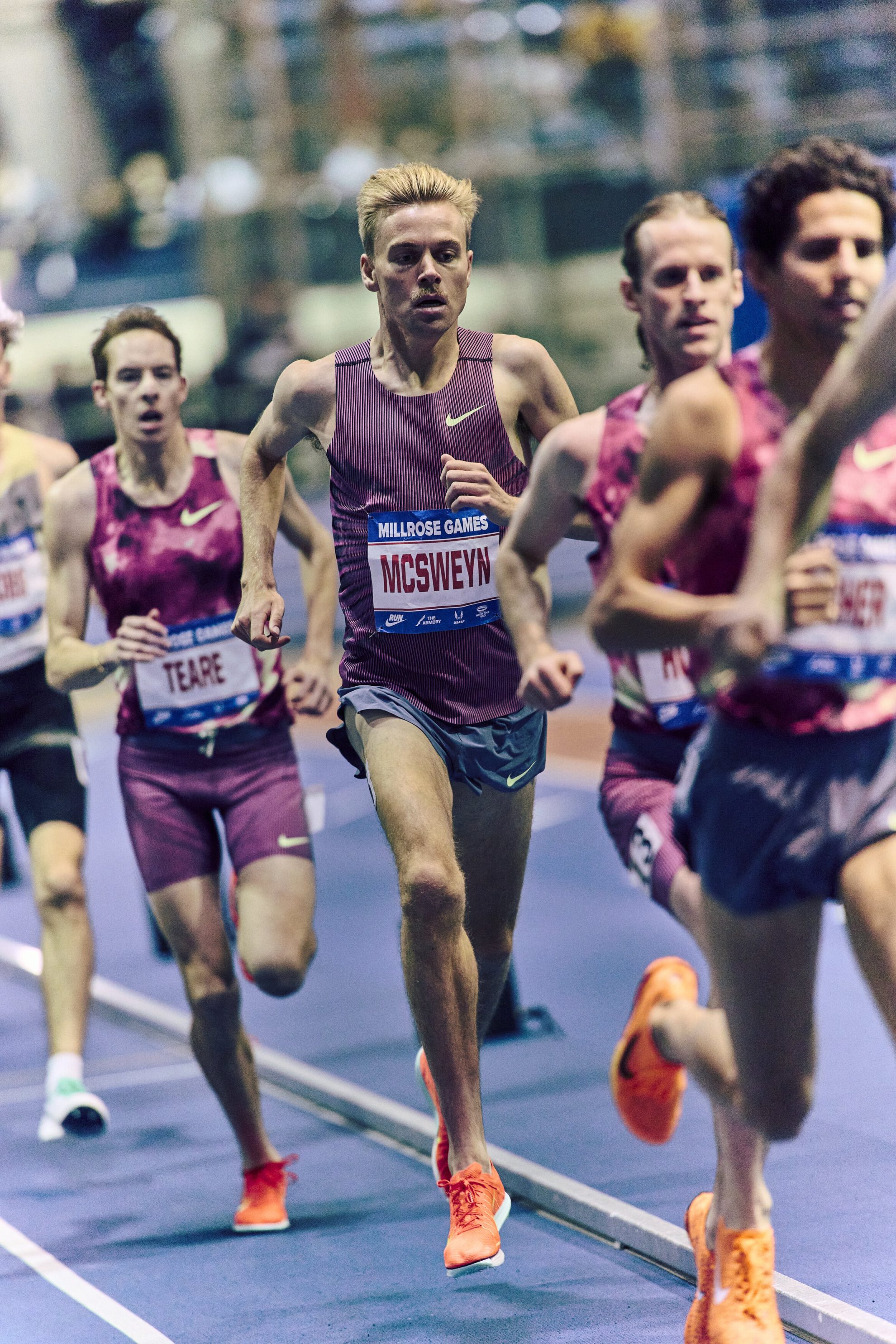 03 Stewart McSweyn amid pack M 3000m