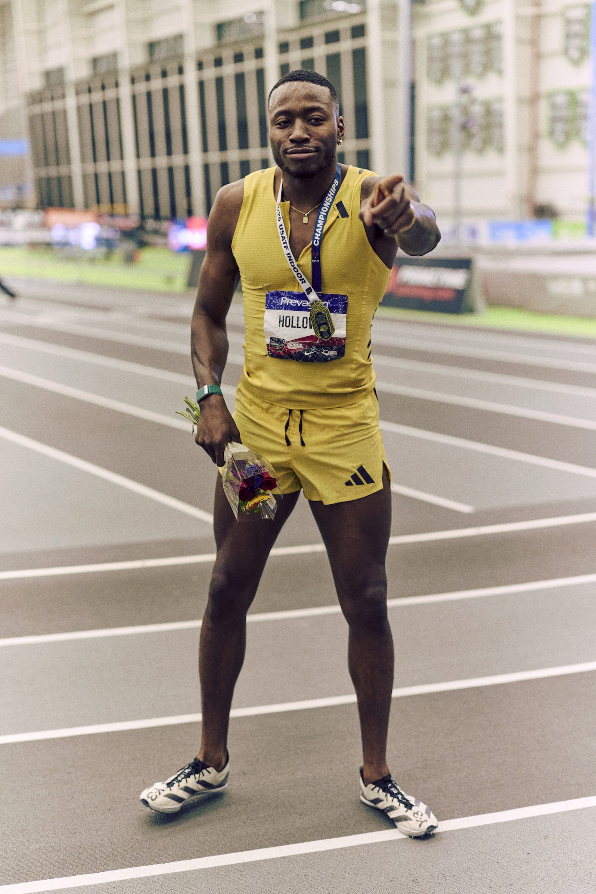 47 Grant Holloway flowers2024-JKH-USATFIndoors-Feb 22 2025-0285