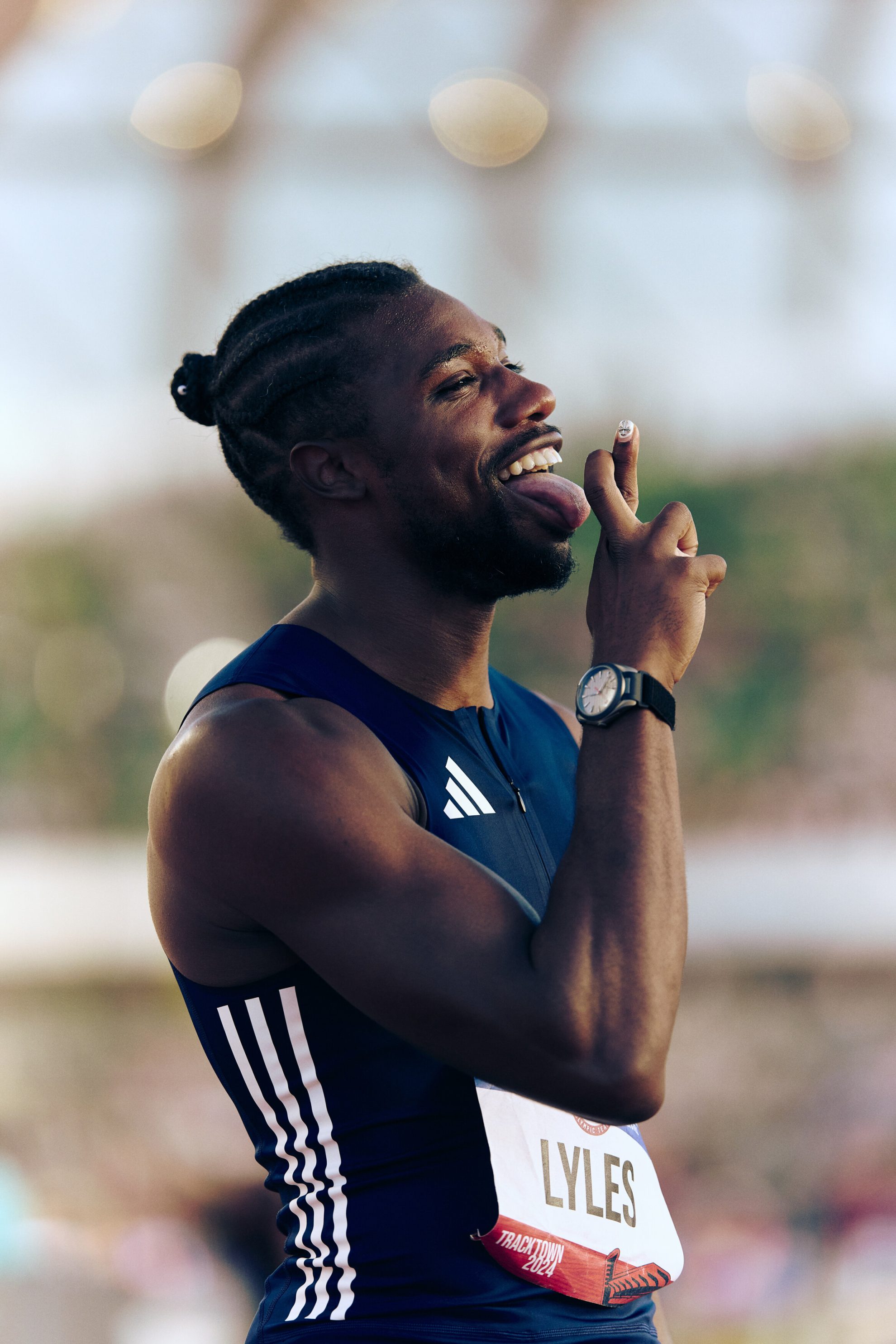 Noah Lyles fingers crossed