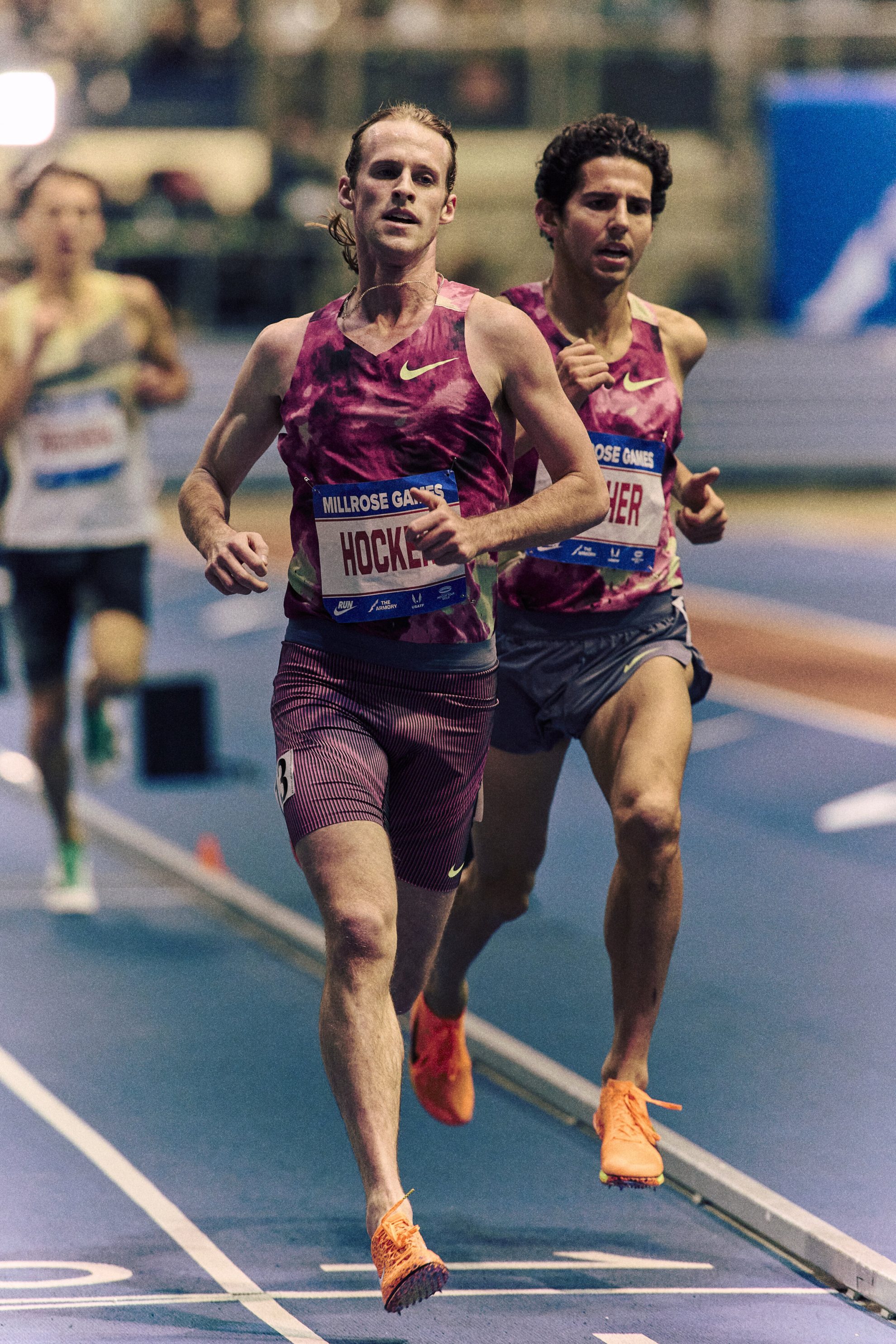 05 Cole Hocker in front of Grant Fisher M 3000m