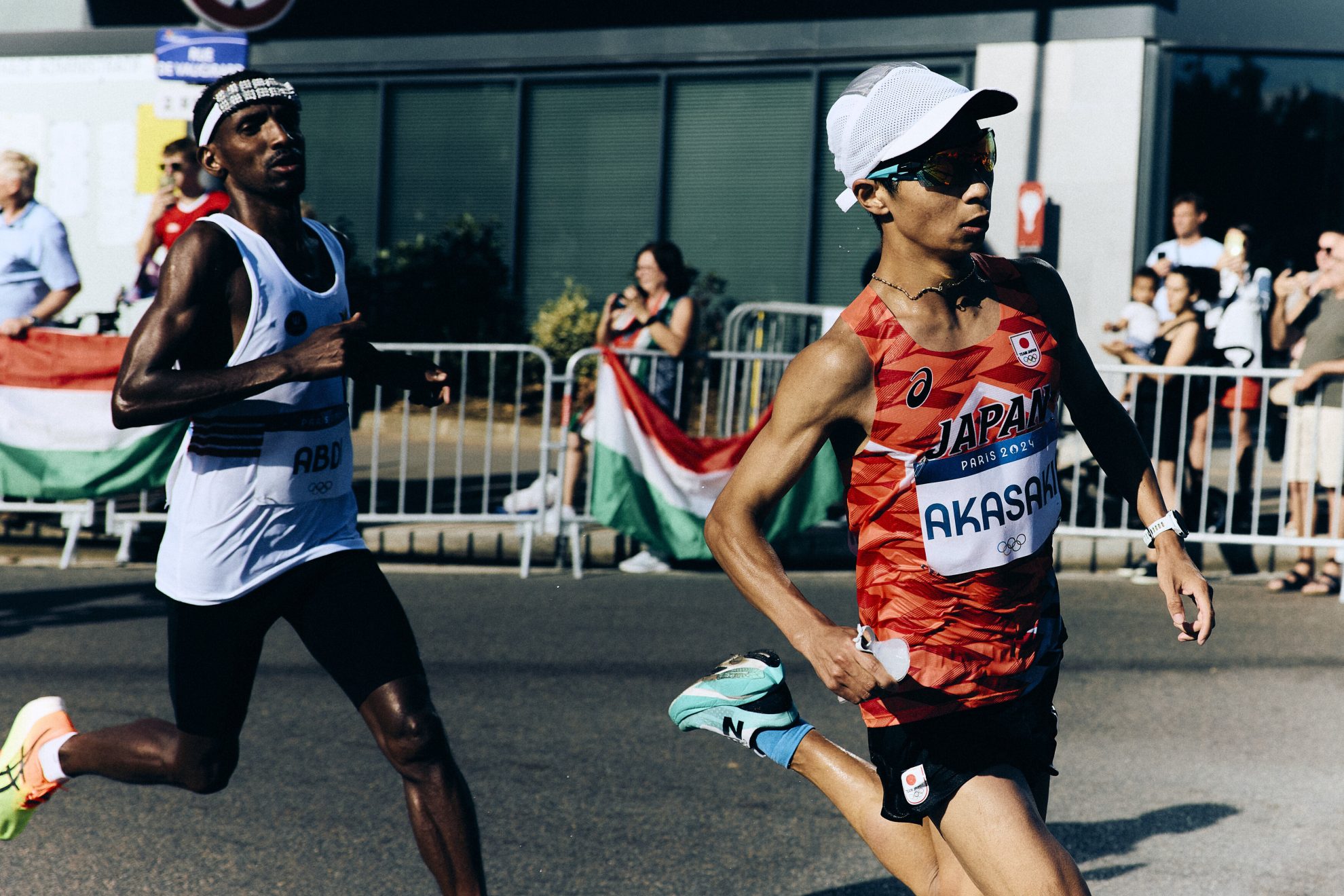 Akasaki leading Abdi