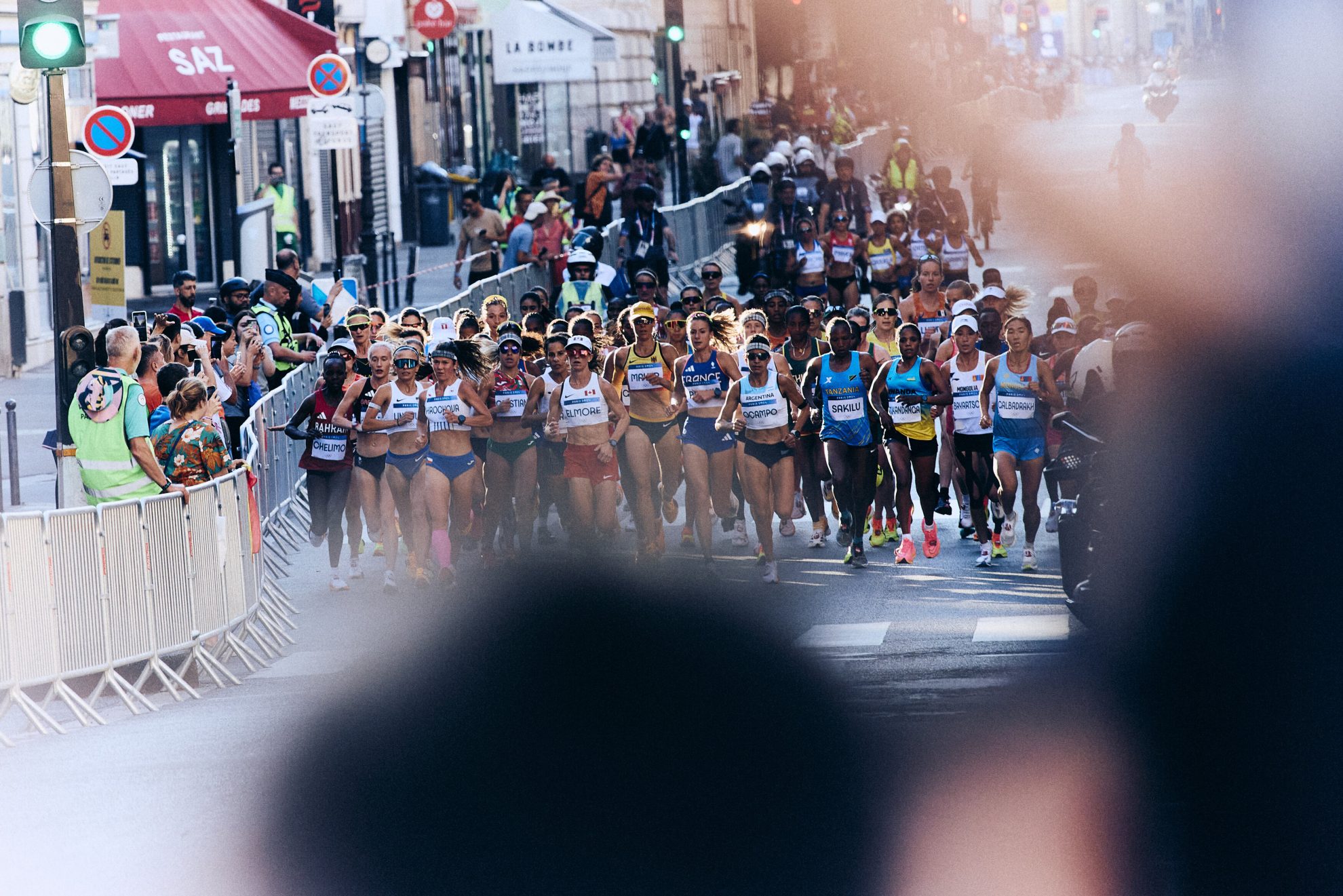 Women-s pack head on with blurry crowd in foreground