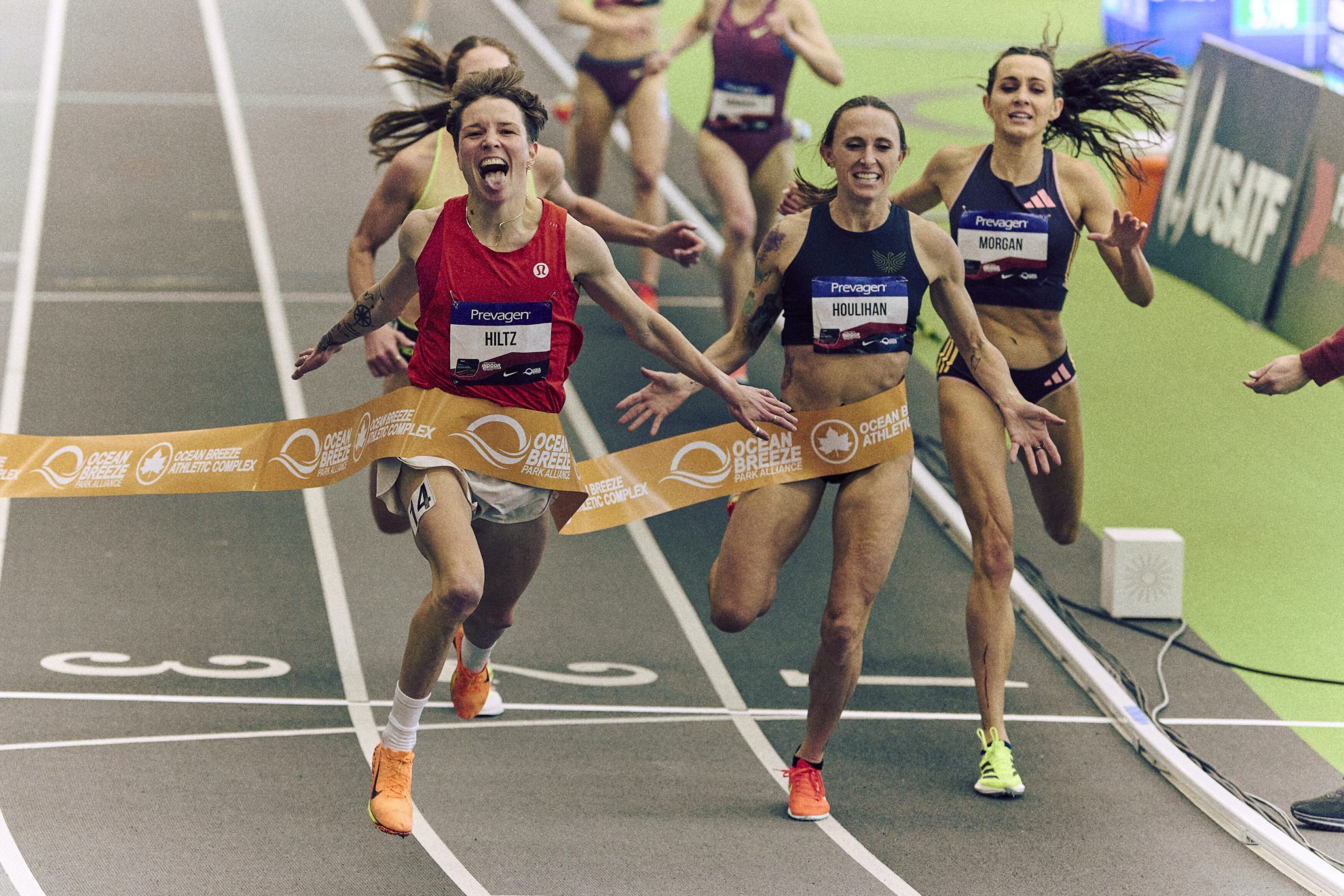 04 W3000m Nikki Hiltz and Shelby Houlihan finsih line tape Co2024-JKH-USATFIndoors-Feb 22 2025-0074
