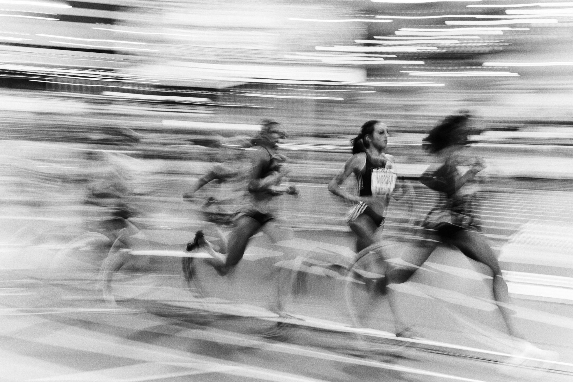 16 Whittni Morgan B&W blur W 3000m