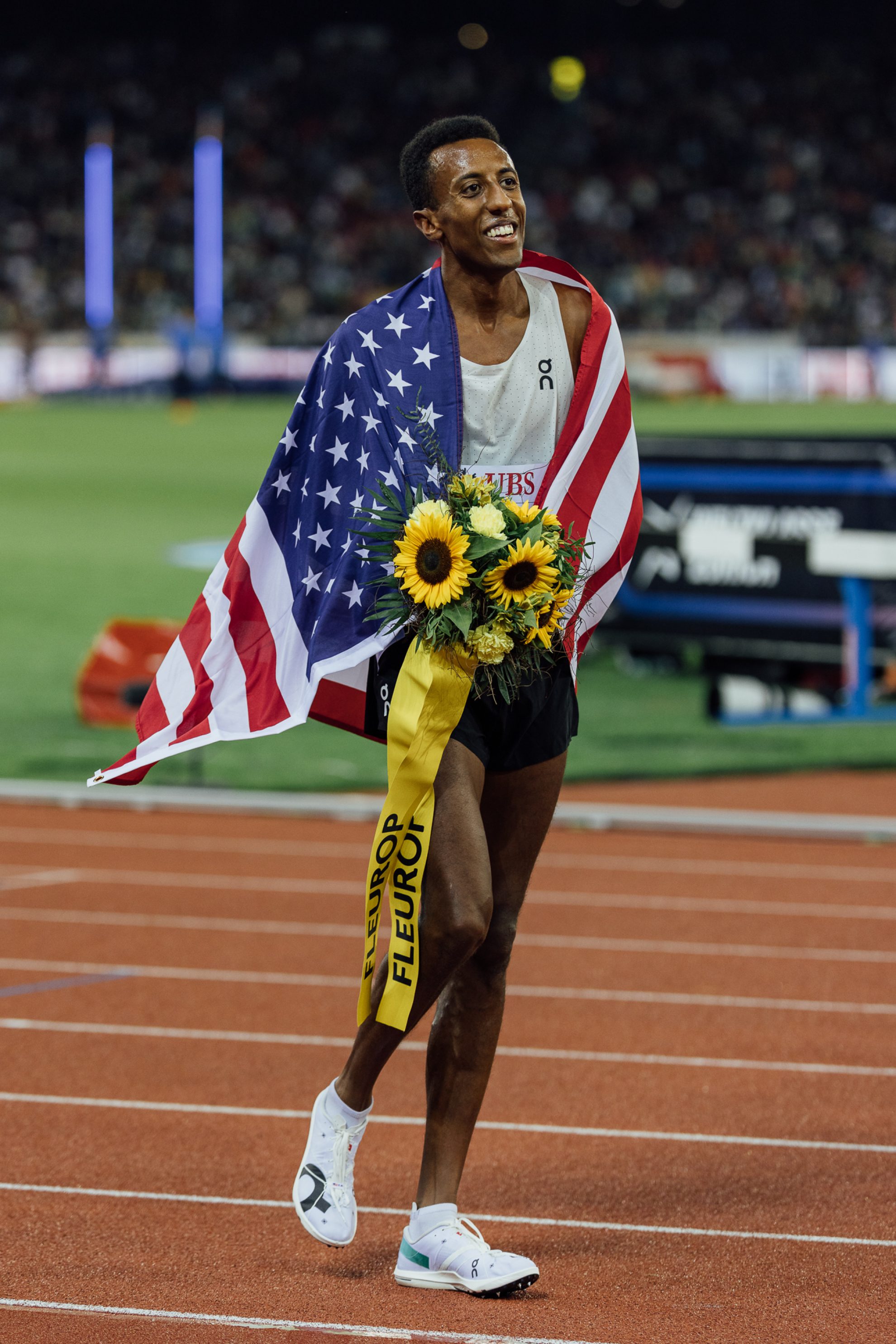 Nuguse flag and flowers