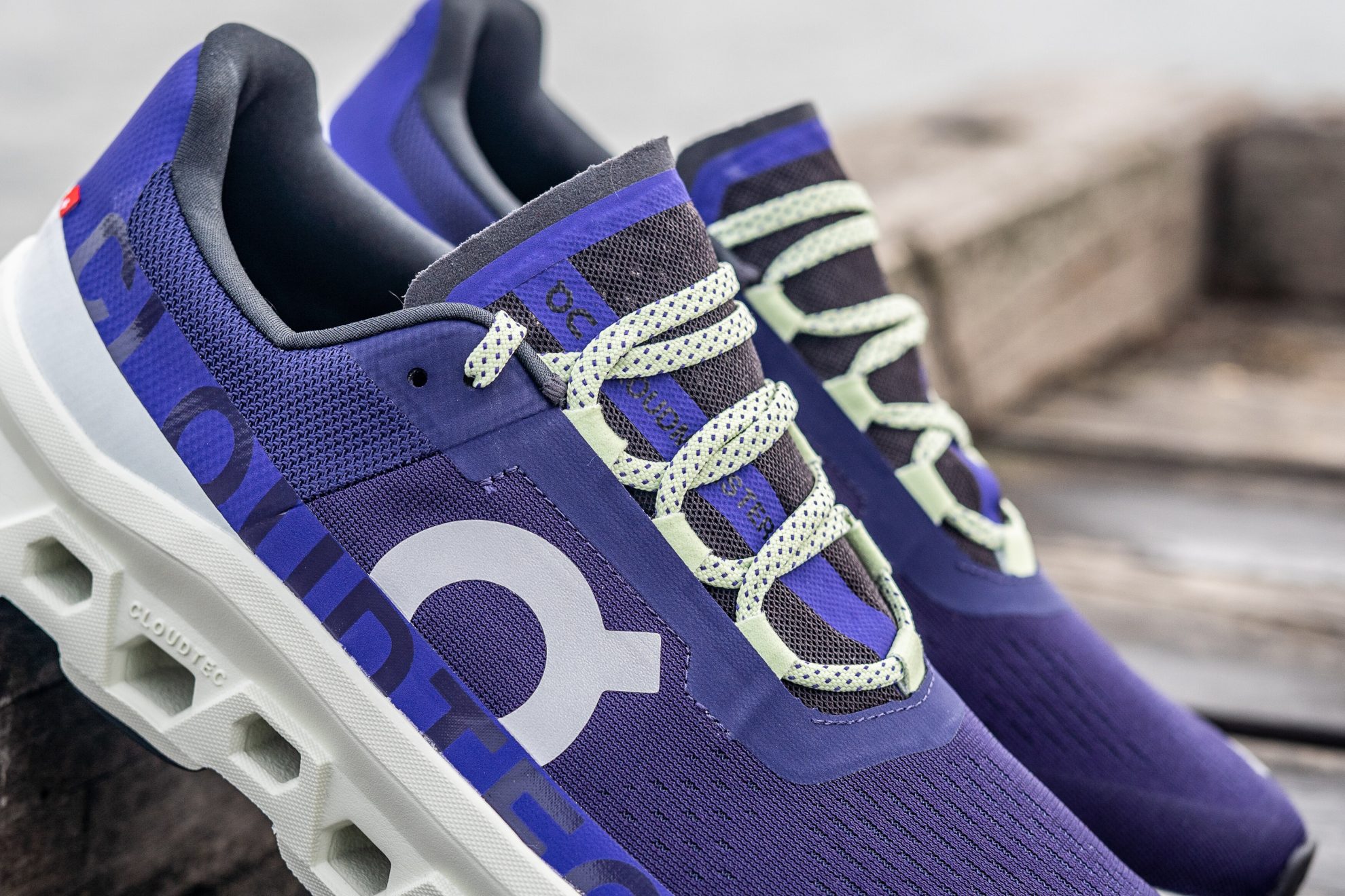 on-cloudmonster-laces