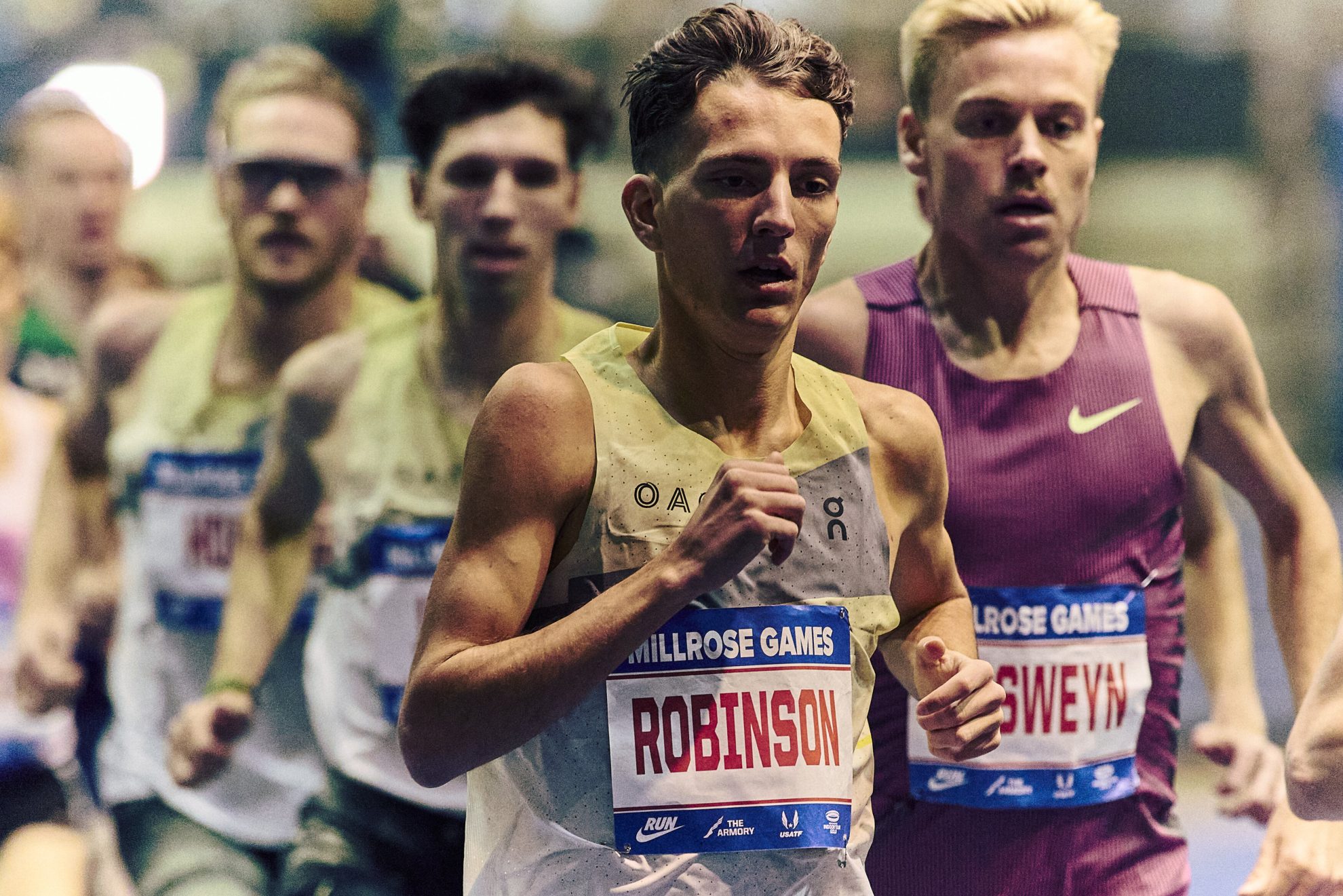 06 Ky Robinson amid pack M 3000m
